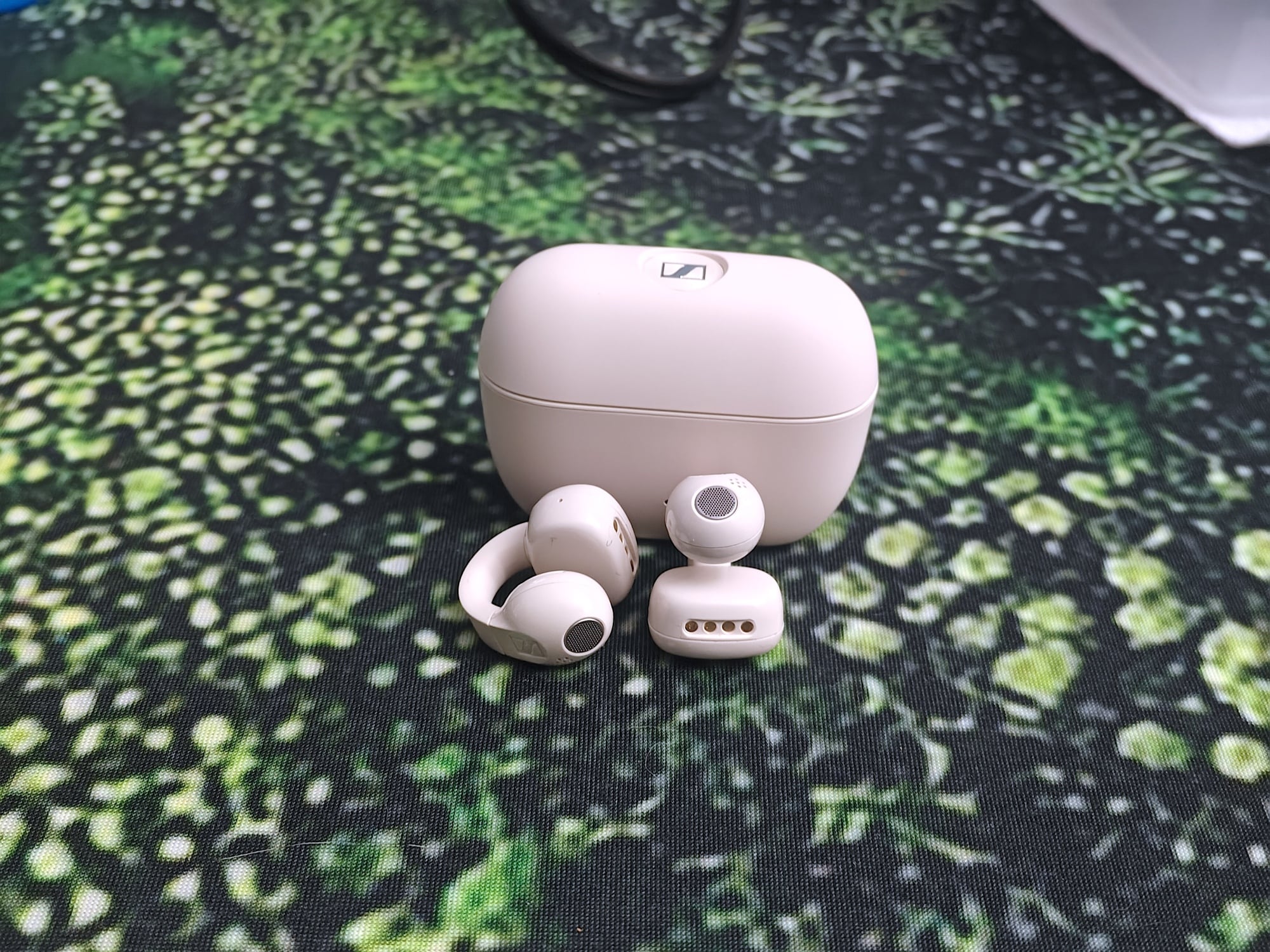 Sennheiser Accentum Clip open earbuds with charging case