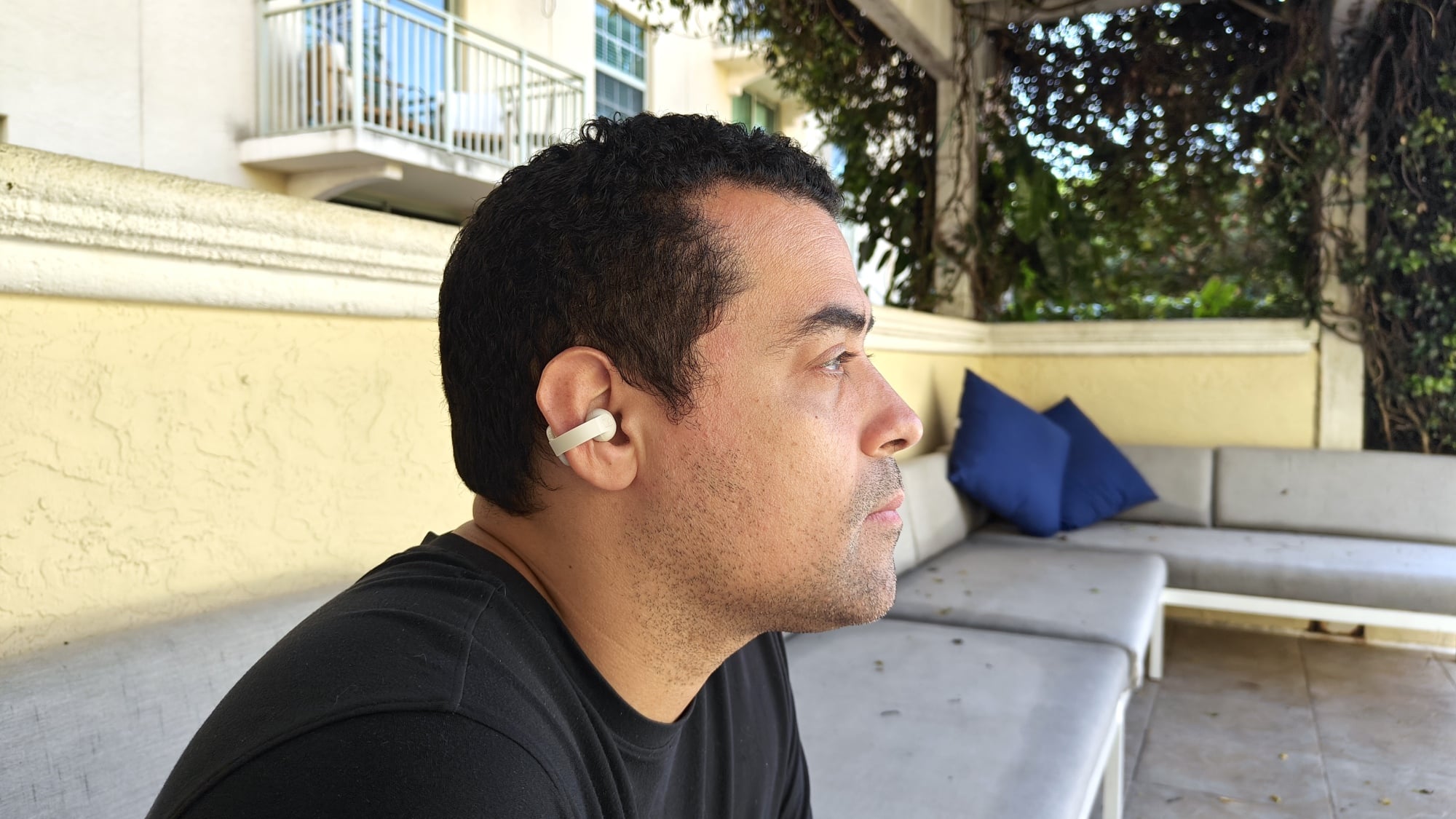 journalist alex bracetti wearing Sennheiser Accentum Clip open earbuds